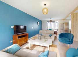 Awesome Home In Chey With Kitchen，位于Chenay的酒店