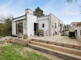 1 Bedroom Pet Friendly Home In Egå，位于Egå的酒店