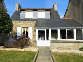 Maison bretonne avec jardin clos au centre de PERROS-GUIREC - FR-1-368-285