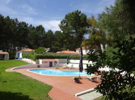 Quinta da Alentegria, 4 cottages met lounge en verwarmd zwembad，位于萨尔堡的酒店