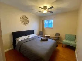 Historic Townhouse Oasis with En-suite Bathroom