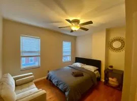 Historic Townhouse Oasis with En-suite Bathroom