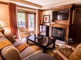 Aspen Mountain Residences, Luxury 2 BR Residence 15,1 Block from Ski Lifts，位于阿斯潘的度假屋