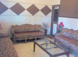 Hotel Atithi Galaxy Kanpur Near Railway Station Kanpur - Wonderfull Stay with Family，位于坎普尔的酒店