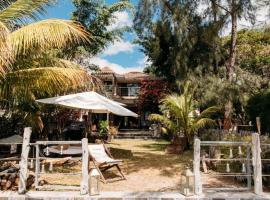 Tamarin Paradise Bay Villa 3 chambres sur la plage，位于塔马兰的酒店