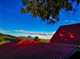 Cabaña Monarca – The BEST View in The Area!，位于Jardín的酒店