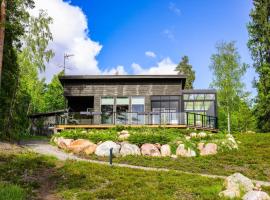 Villa Ritva - Modern - Lakefront - Hot Tub，位于许温凯的酒店