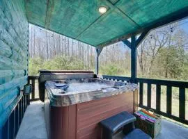 Broken Bow Cabin with Hot Tub, Fire Pit and Creek View