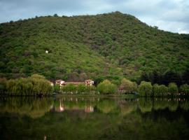 罗泊塔湖度假村Spa酒店，位于Napareuli的家庭/亲子酒店
