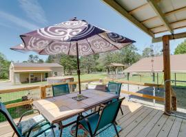 Tumbling Shoals Home with Private Yard and Grill!，位于Heber Springs的住宿