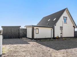Four-Bedroom Holiday Home In Thyboron，位于曲博伦的酒店