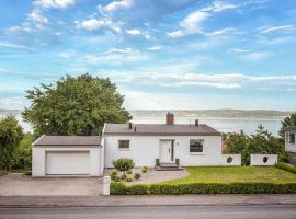 Amazing Home In Bankeryd With Lake View，位于Bankeryd的酒店