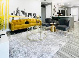 *The Gemstone* Newly Renovated, Stylish, Spacious，位于莱德森的酒店