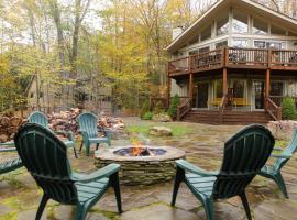 Lake Naomi Chalet Membership - 2hrs From Nyc，位于Pocono Pines的酒店