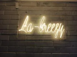 La Breezy Hotel & Rooftop Cafe