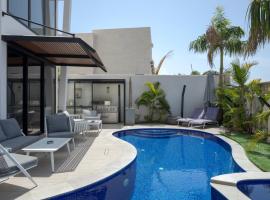 LUX amazing villa with private pool，位于埃拉特的度假屋