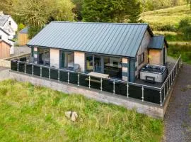 New Build Lodge With Stunning Views of Loch Awe