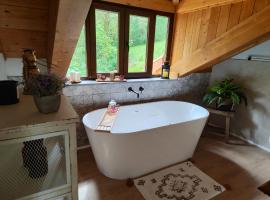 Reguero Gato Turismo Rural，位于Candamo的酒店