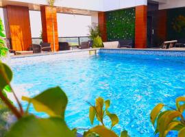Hotel Grand Patliputra，位于Siwān的带泳池的酒店