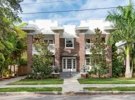 SoHo Escape, Gorgeous Apt in SoHo District