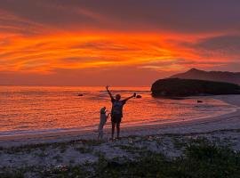 Mama Nings Beach Hotel，位于Sekongkang的酒店