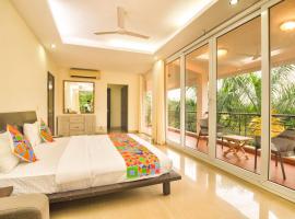 iNDO- Homtel -Luxury 3-BHK villa with Private Pool，位于尼禄的酒店