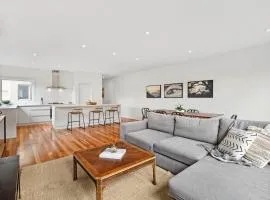 Central Torquay Townhouse 350m to the sand