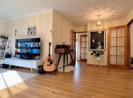 Serenity Retreat with 10 Min to City and Airport，位于Howrah的酒店