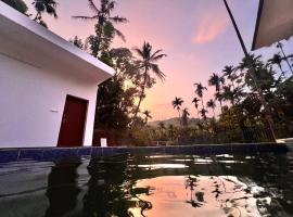 Nila Farms - Farm stay with a unique swimming Pool，位于Attappādi的乡村别墅