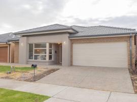 Tarneit Delight - Familial 4 bedrooms Home，位于Tarneit的酒店