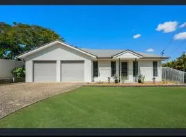 Four bedroom large family home close to Ipswich city