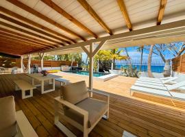 Kay Alice - Beachfront Villa，位于勒卡尔贝的酒店