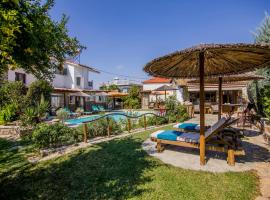 Ultimate Aqua Dreamscape at Villa Olympiada，位于Evkarpía的酒店