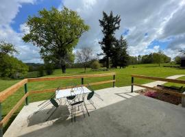 Gite Varagnac，位于Saint-Cyr-les-Champagnes的酒店
