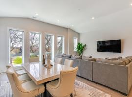 7 Mi to Downtown Luxe Chicago Condo