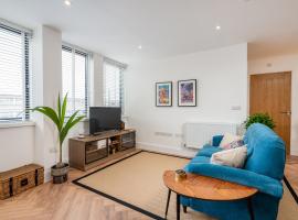 Stylish Spacious Apartment in Central Windsor，位于温莎的公寓