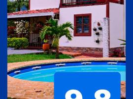 Finca en Guatapé a solo minutos de la piedra, con Jacuzzi & piscina，位于El Peñol的酒店