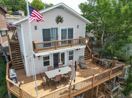 VIEWS! Lakefront Family Home - Swim Dock - 3 Decks，位于欧塞奇比奇的酒店