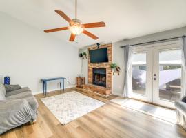 Charming Jacksonville Abode with Patio!，位于杰克逊维尔的度假短租房