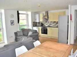 Cawley Priory - Family Friendly, City Centre Apartment, Sleeps 4