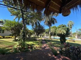 Cozy & Relaxing Resort Oasis ~ Sports Field ~ Pool，位于Luque的乡村别墅