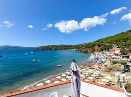 Appartamenti Villa Oda una terrazza su Pareti - Goelba，位于Casa Morcone的酒店