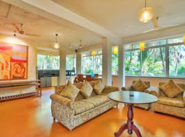 Sovi - Luxury apartments with pool near Mandrem beach north Goa，位于曼德姆的度假屋