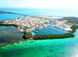 Sunshine Key RV Resort & Marina，位于大松礁岛的豪华帐篷营地
