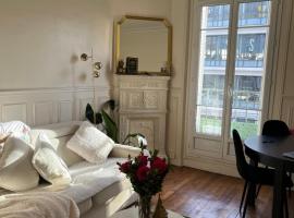 Nice apartement near to Paris，位于塞纳河畔讷伊的酒店