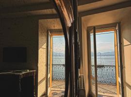 Varenna Caffè Apartment，位于瓦伦纳的酒店