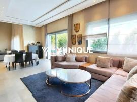 Villa de Luxe piscine privée，位于卡萨布兰卡的度假屋