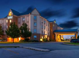 Comfort Inn & Suites，位于金卡丁的酒店