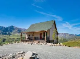 Pateros Home with Deck, 7 Mi to Alta Lake Park!