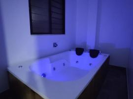 Apartamento con jacuzzi En Bello - Cerca a Medellín，位于贝约的酒店